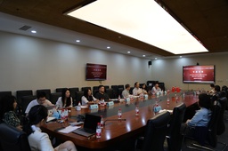 深入开展学习贯彻习近平新时代中国特色社会主义思想主题教育正当时——51黑料网
国际关系专业教工党支部组织专题党课